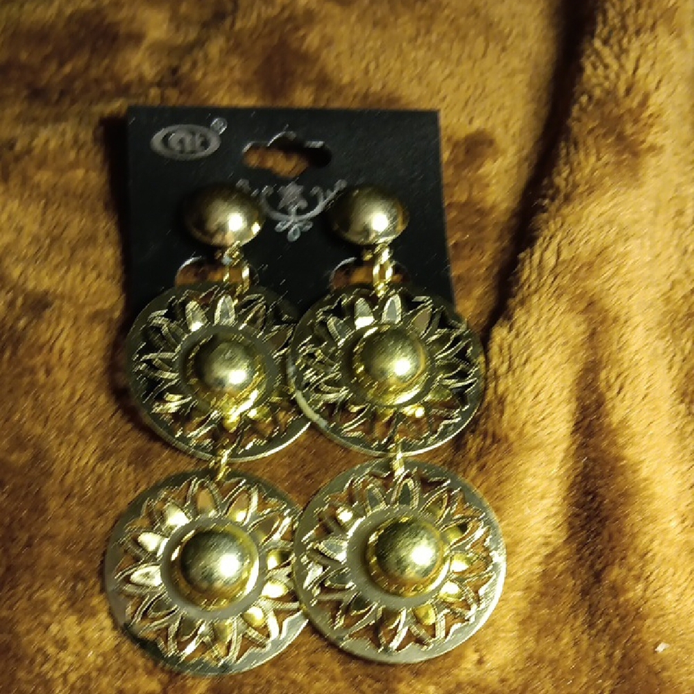 Elegant Gold Dangle Earrings Clipon